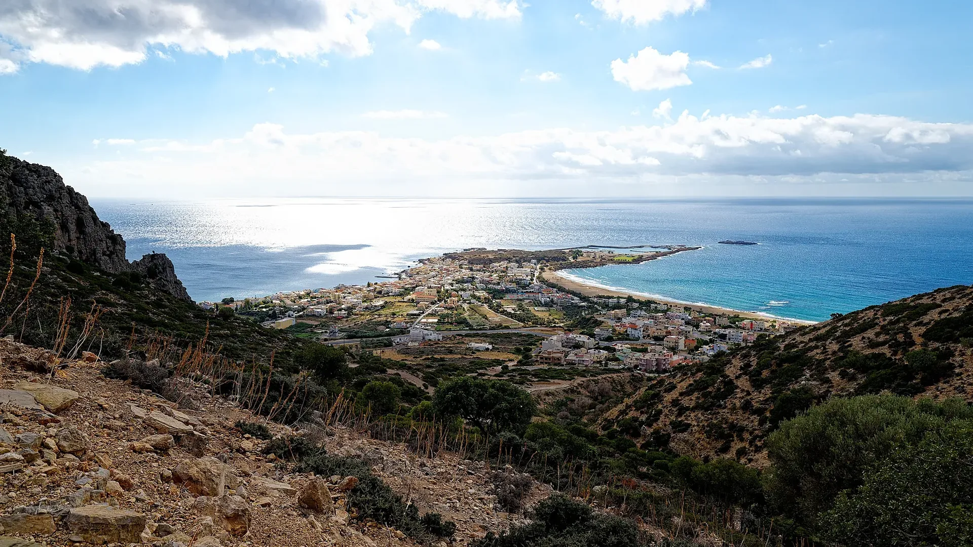 Πανοραμική θέα της χερσονήσου της Παλαιόχωρας με τη θάλασσα και από τις δύο πλευρές