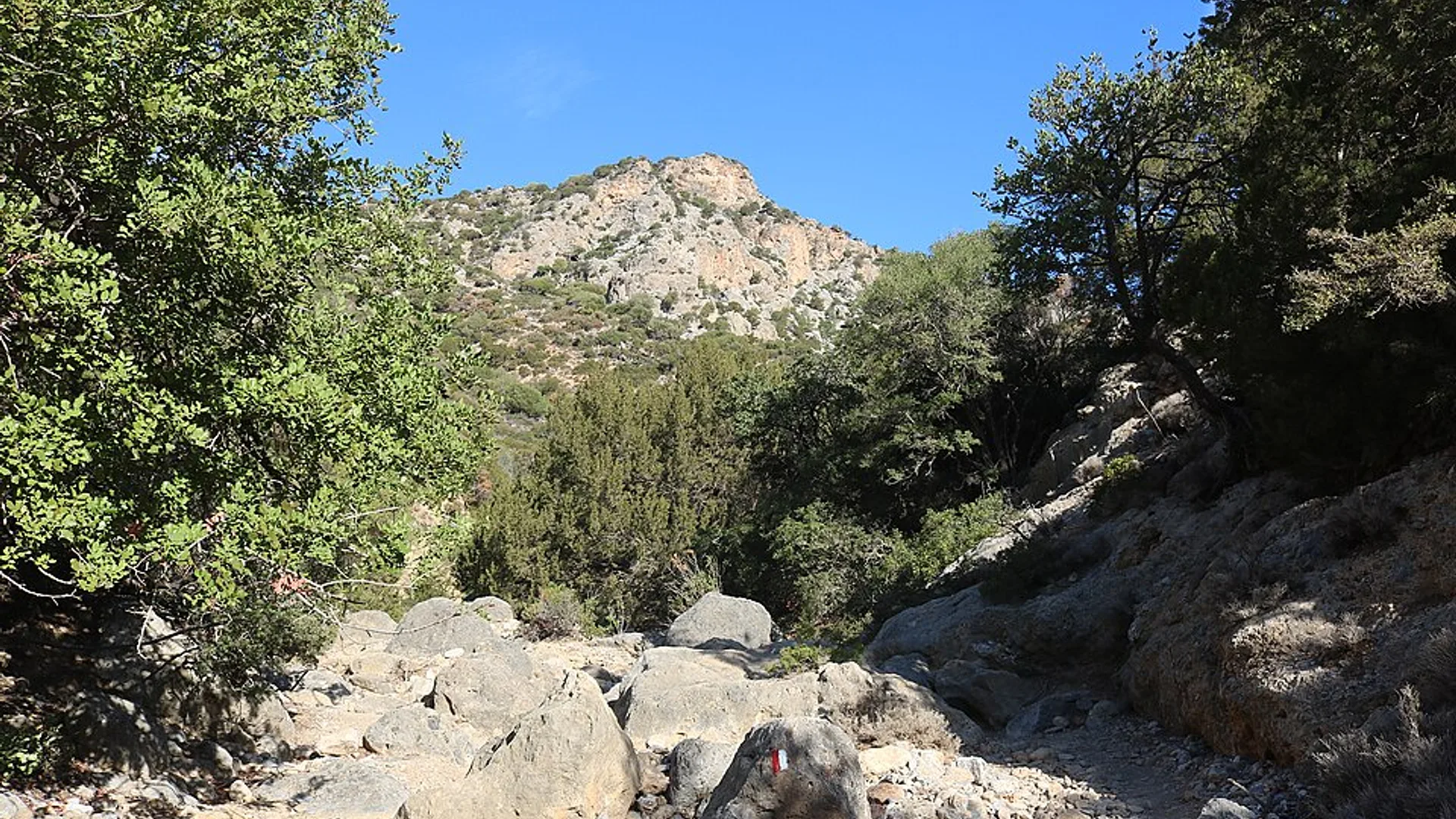 Πανοραμική θέα της χερσονήσου της Παλαιόχωρας με τη θάλασσα και από τις δύο πλευρές